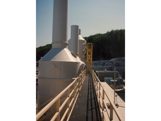 Fiber Glass Reinforced Plastic Rust Resistant Molded Grating Walkway in Wastewater Treatment Facility